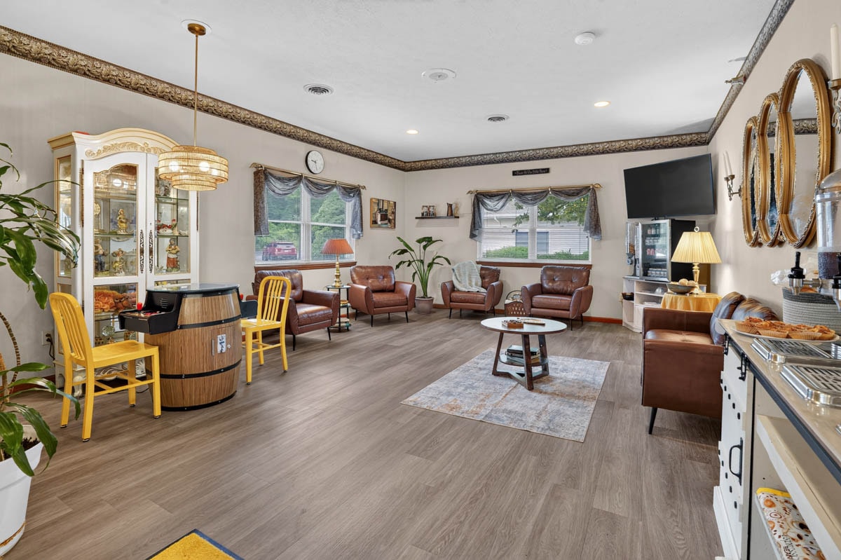 Lounge and dining area at Golden Heights